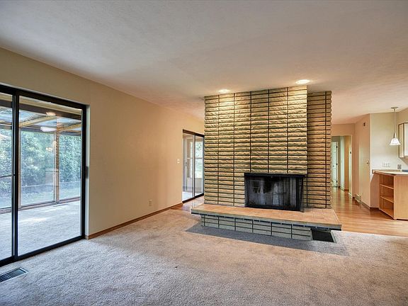 3rd image of 2111 E Rockwood Blvd #2111
