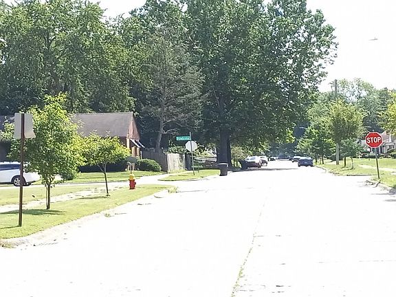 5th image of 19945 Greydale Ave
