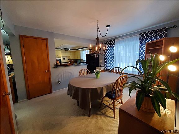3rd image of 36 Brenton Ln