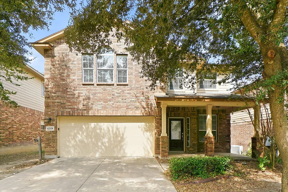 4 bed, 2.5 bath, 2704 sqft, $2,270 — Photo 1