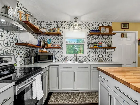 33705 Valley View St, De Soto, KS 66018