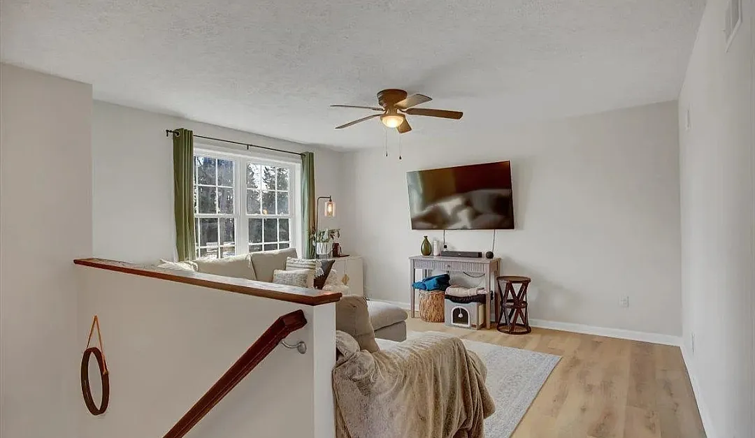 3 bed, 2.5 bath, 1725 sqft, $2,100 — Photo 4