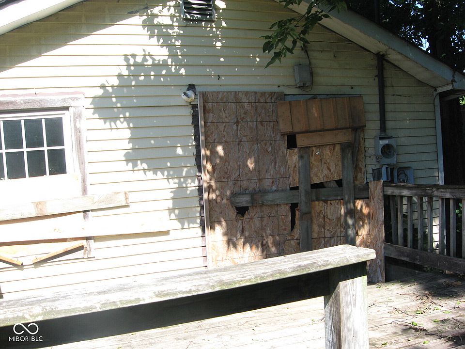 2nd image of 2649 Foltz St