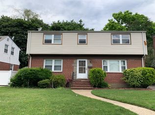 585 Newton Ave, Uniondale, NY 11553