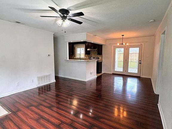 4th image of 312 Dodge Dr