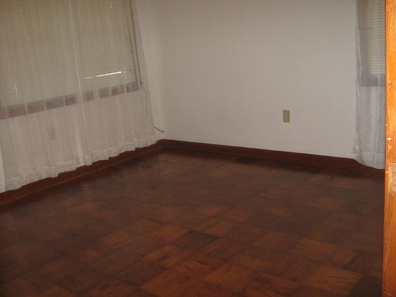 4th image of 1118 S Shirley Ave