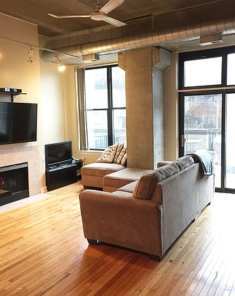 3rd image of 1635 W Belmont Ave APT 208