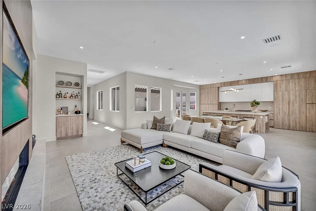 4 bed, 3.5 bath, 2609 sqft, $6,500 — Photo 2