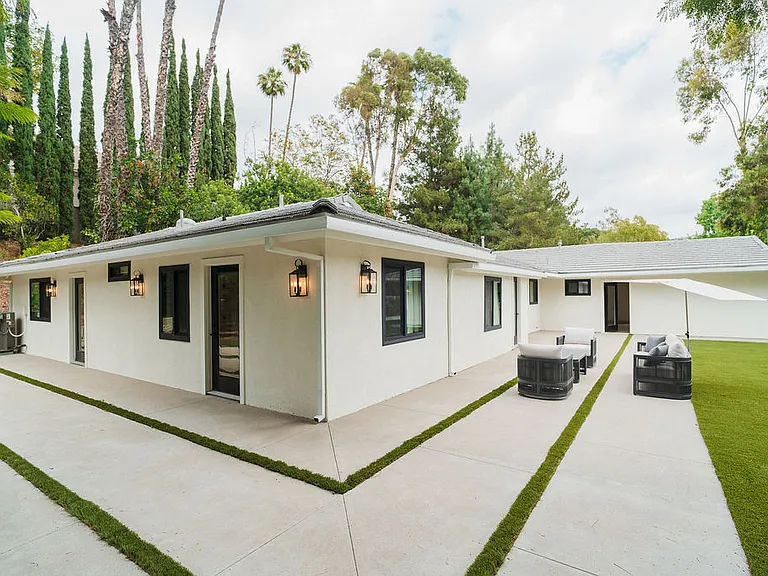 10461 Shadyridge Dr — Photo 18