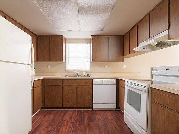 5th image of 2405 W Stroud Ave APT B