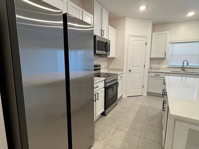 3904 Academia Ave — Photo 7