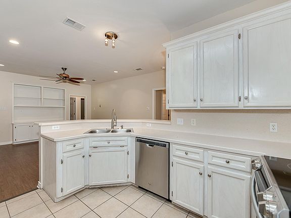 3rd image of 214 Augsburg Ct