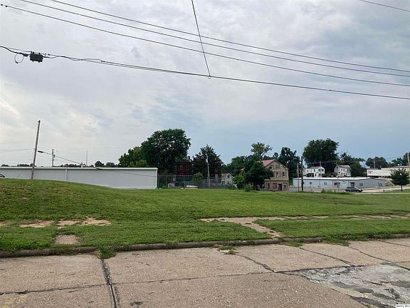 2nd image of 420 Maiden Ln