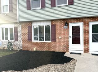 1118 Pheasant Dr N, Carlisle, PA 17013
