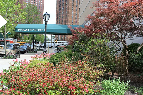 Sold by Douglas Elliman | media 21