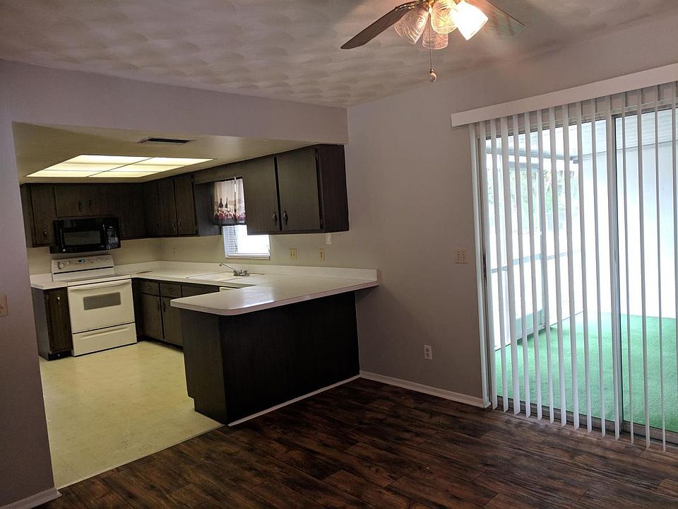 2nd image of 2305 54th Avenue Dr W