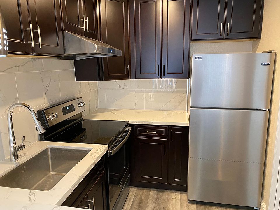 1st image of 500 El Camino Real #100