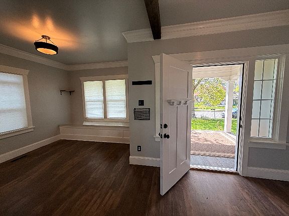 3rd image of 506 W Providence Ave