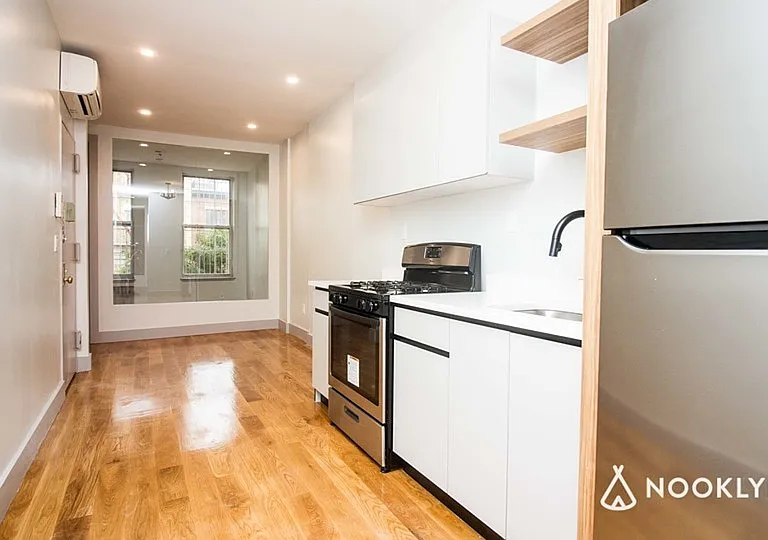 379 S 5th St #1L — Photo 2