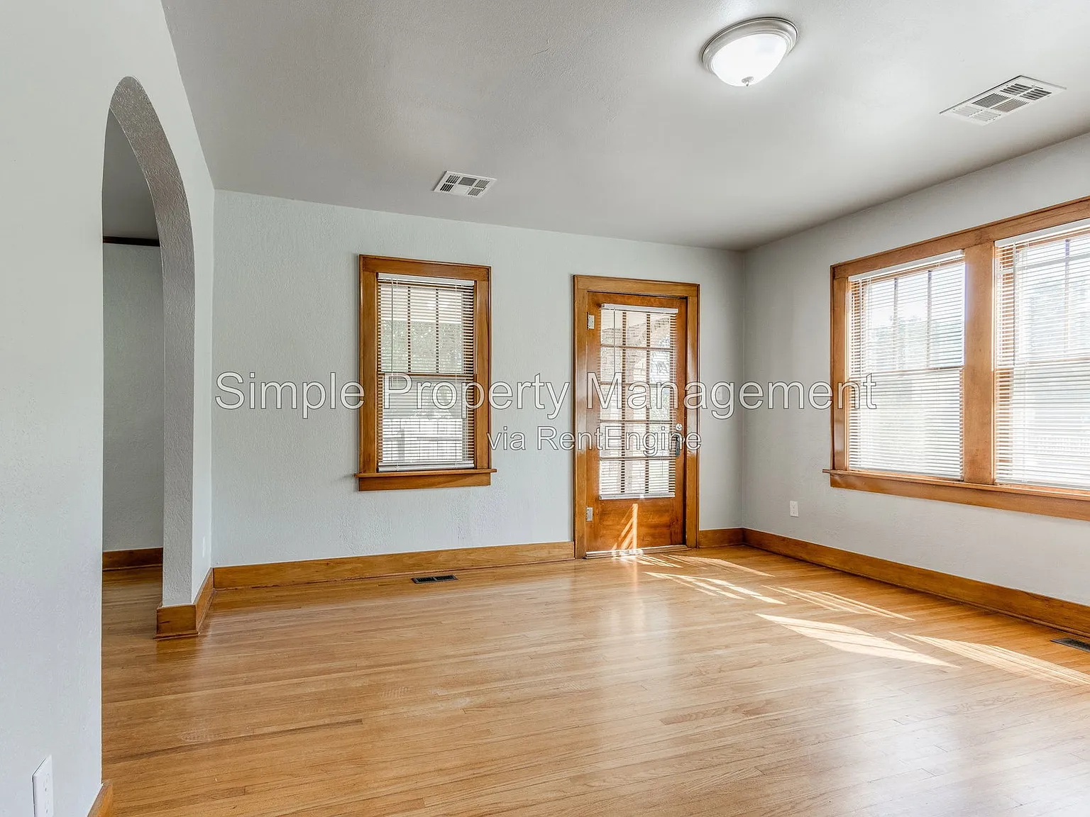 2 bed, 1.0 bath, 911 sqft, $1,125 — Photo 3