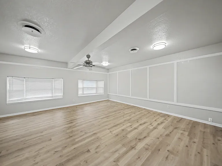 307 Oak St — Photo 11