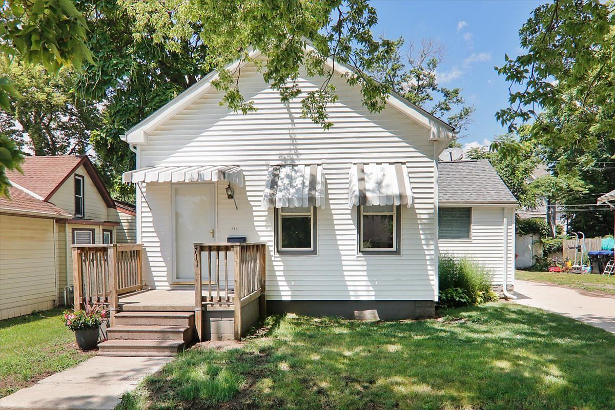 711 W Front St, Bloomington, IL 61701 | Zillow