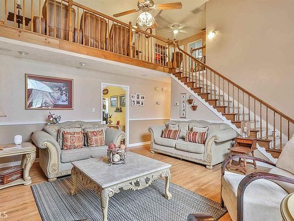 4th image of 120 Chesterfield Ct