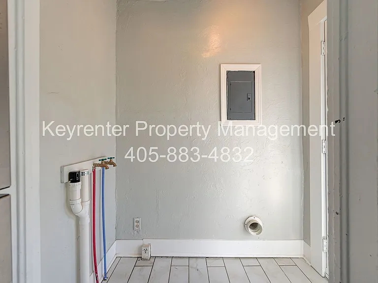 N Gatewood Ave Duplex — Photo 55