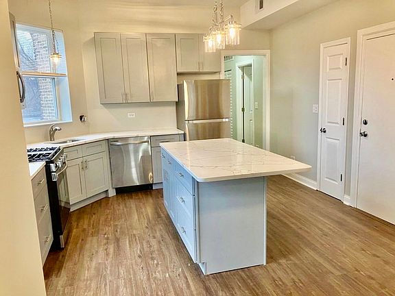 4th image of 6138 S Ingleside Avenue #2