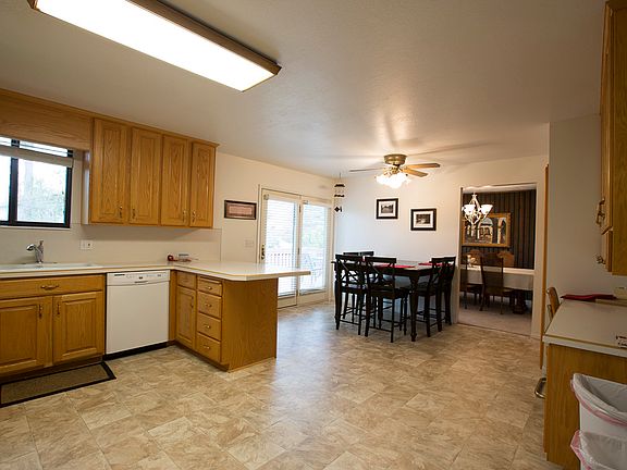 4th image of 2687 E Promenade Dr