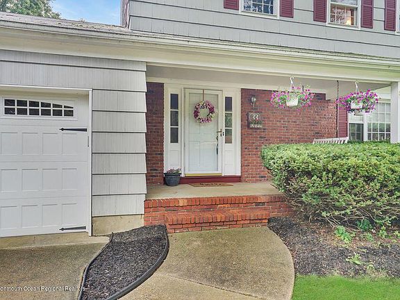 5th image of 33 Brookwood Dr