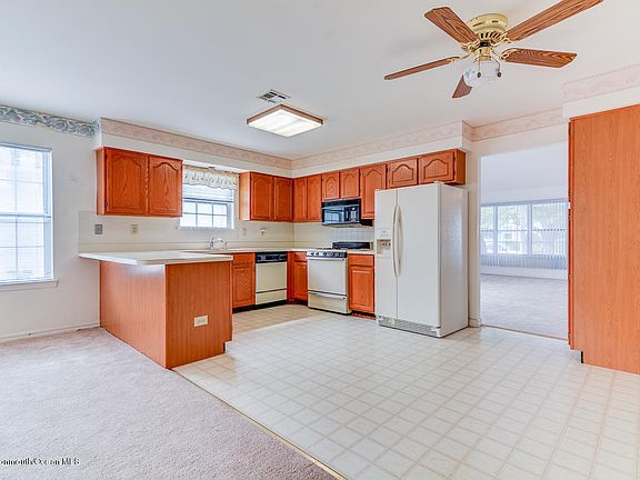 5th image of 14 Trent Dr