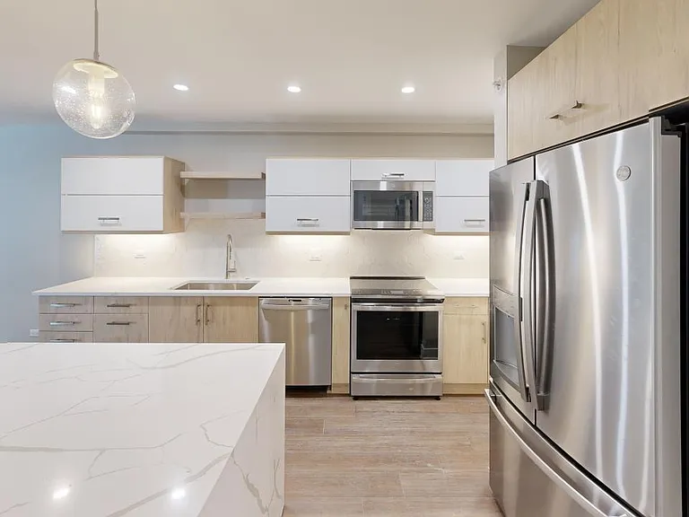 550 Sheridan Square — Photo 10