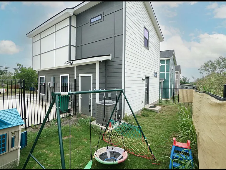 422 K St #103 — Photo 14