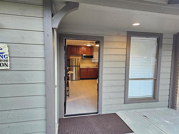 4th image of 6B Oak Hollow Cir