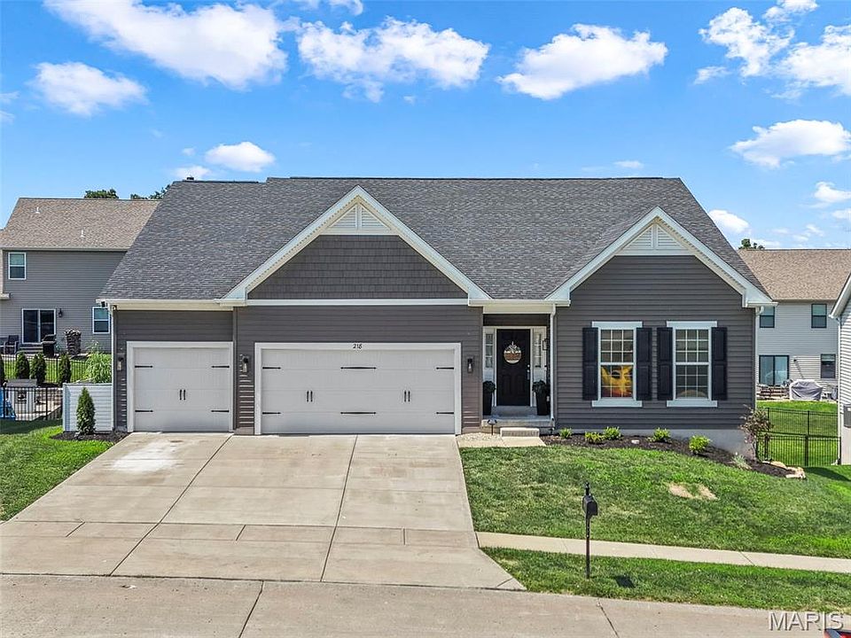 1st image of 218 Carlton Point Dr