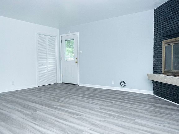 4th image of 1021 Wentworth Ave