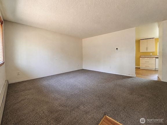 5th image of 821 Gregory Way SE