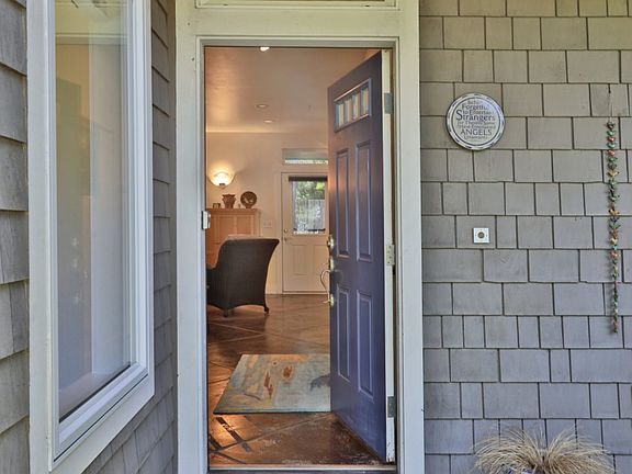 5th image of 301 Noblecliff Pl