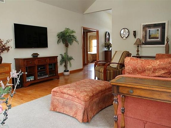 5th image of 1301 Domke Dr