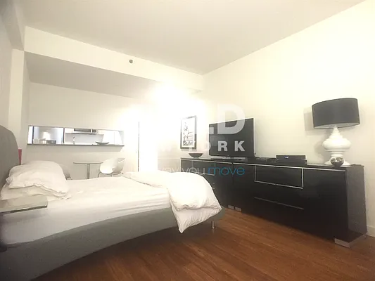 Rented by Bold New York | media 24