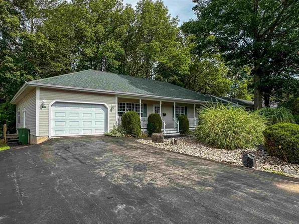 28 Bishop Ave W, New Minas, NS B4N 5M5