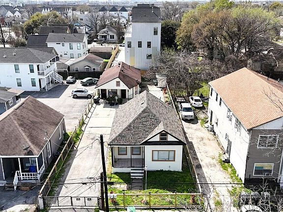 2nd image of 1611 Common St