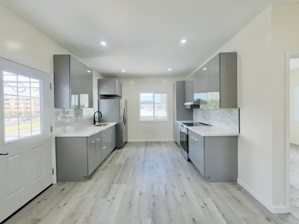 781 Isenberg St #A, Honolulu, HI 96826