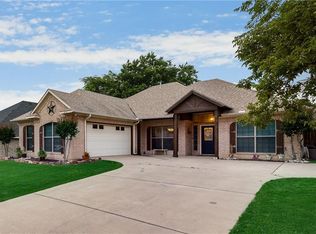 606 Oakmont Dr, Ennis, TX 75119