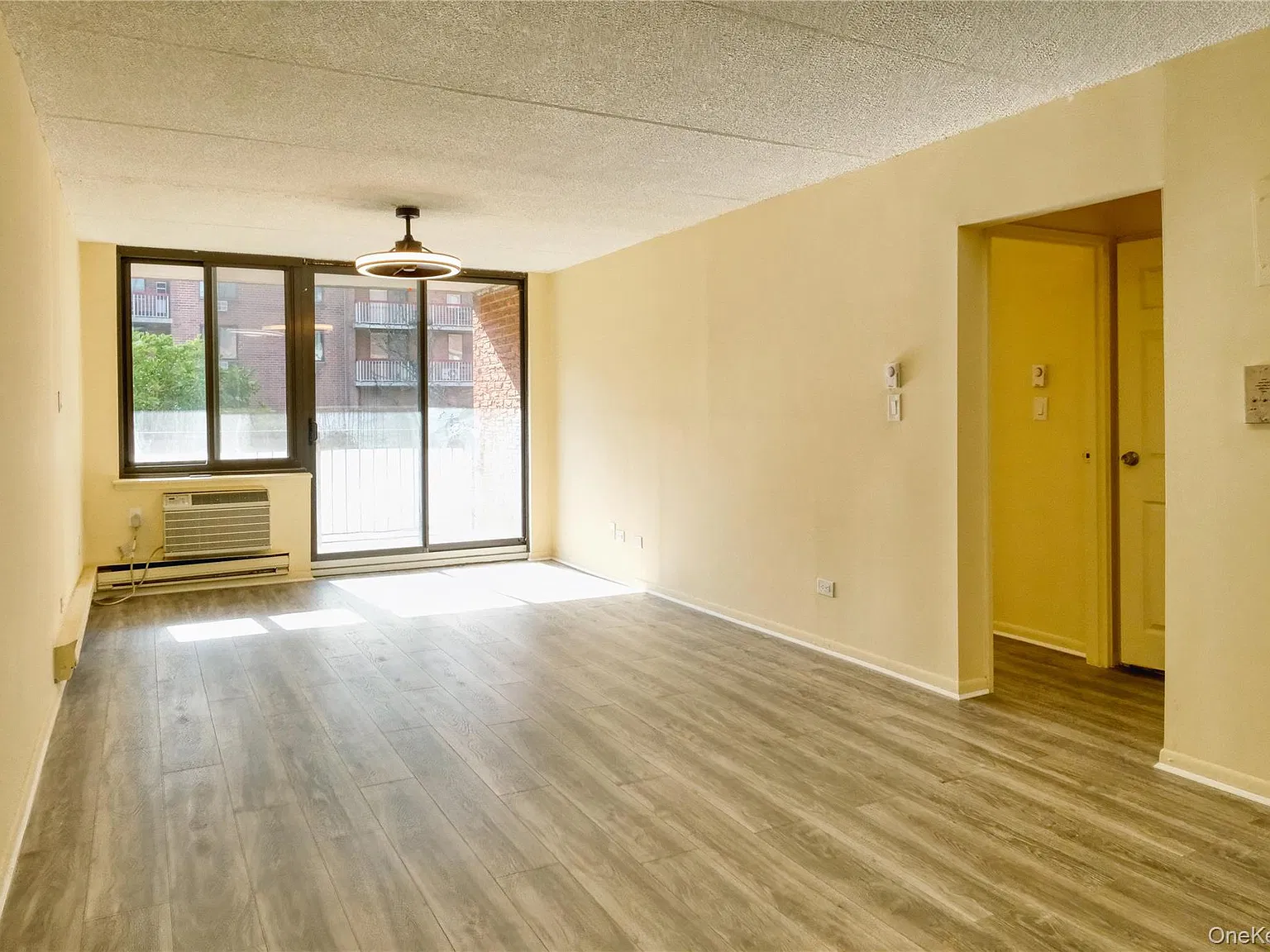 1 bed, 1.0 bath, $2,200 — Photo 2