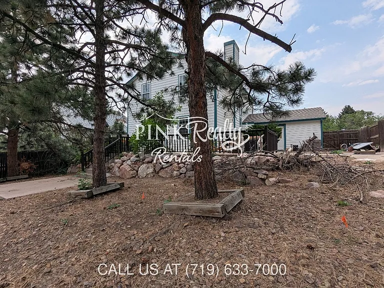 8560 Avens Cir — Photo 14