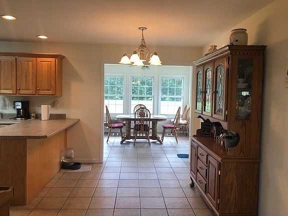5th image of 58 Royal Oak Dr