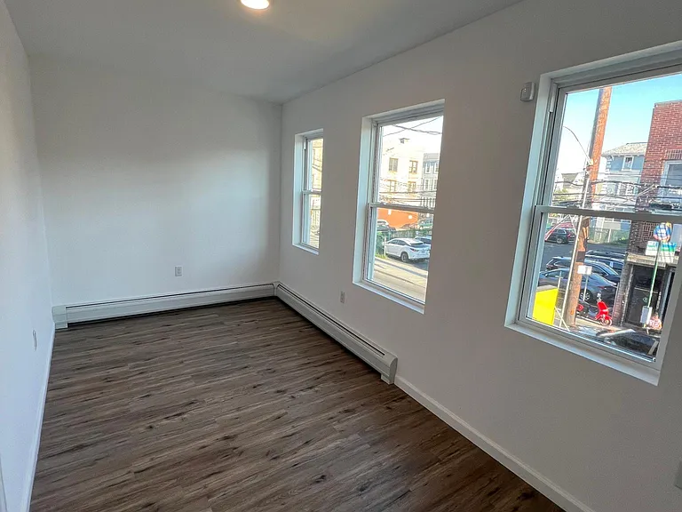 11508 Rockaway Beach Blvd #FRONT — Photo 3