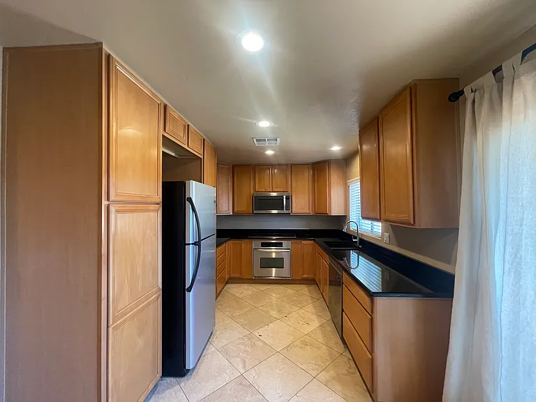 102 W Loma Vista Dr #101 — Photo 5
